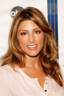 Illustration for article titled Jennifer Esposito To Play Subjugated Second-Fiddle To Val Kilmer's Hero